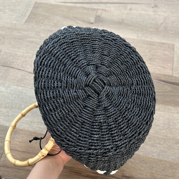 Straw bucket bag, wood handles - Picture 5 of 6